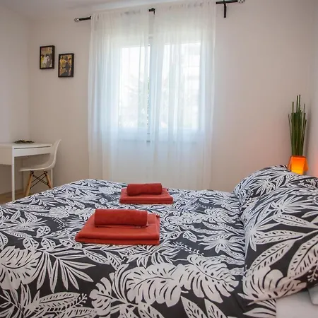 Summer Breeze Apartment *